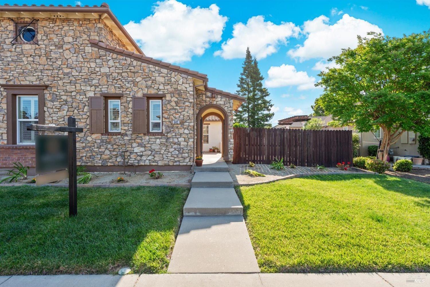 Detail Gallery Image 7 of 77 For 502 Longwood Pl, Vacaville,  CA 95688 - 3 Beds | 3/1 Baths