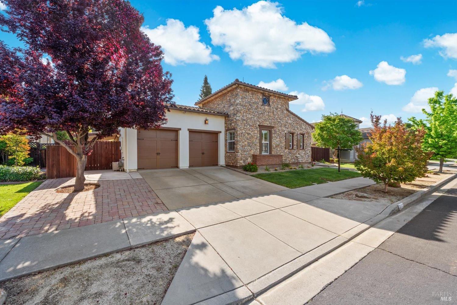 Detail Gallery Image 4 of 77 For 502 Longwood Pl, Vacaville,  CA 95688 - 3 Beds | 3/1 Baths
