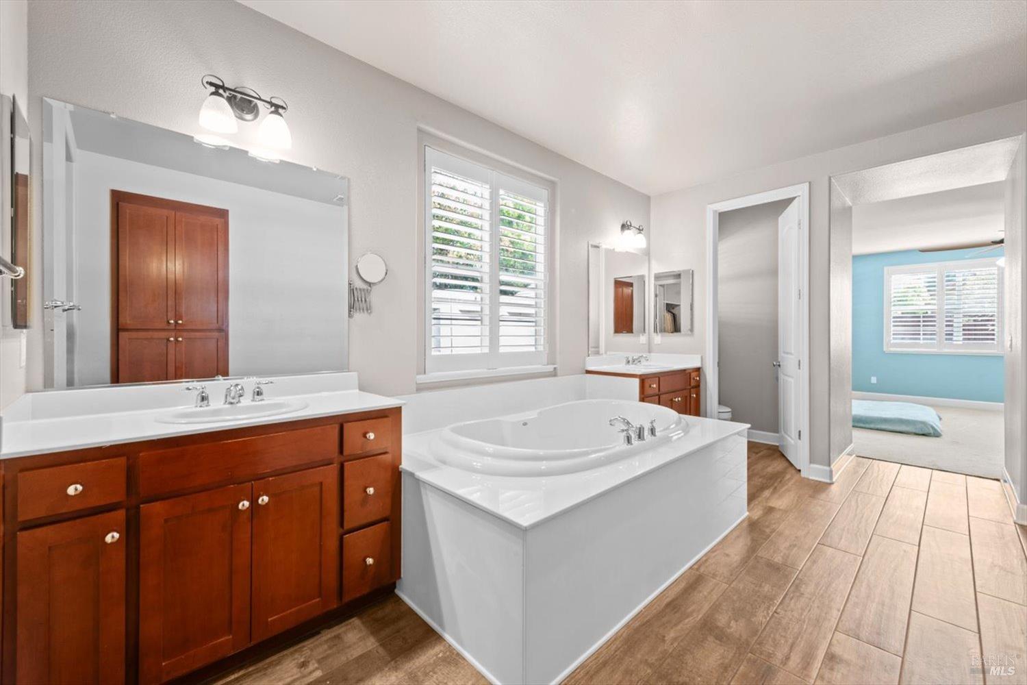 Detail Gallery Image 38 of 77 For 502 Longwood Pl, Vacaville,  CA 95688 - 3 Beds | 3/1 Baths