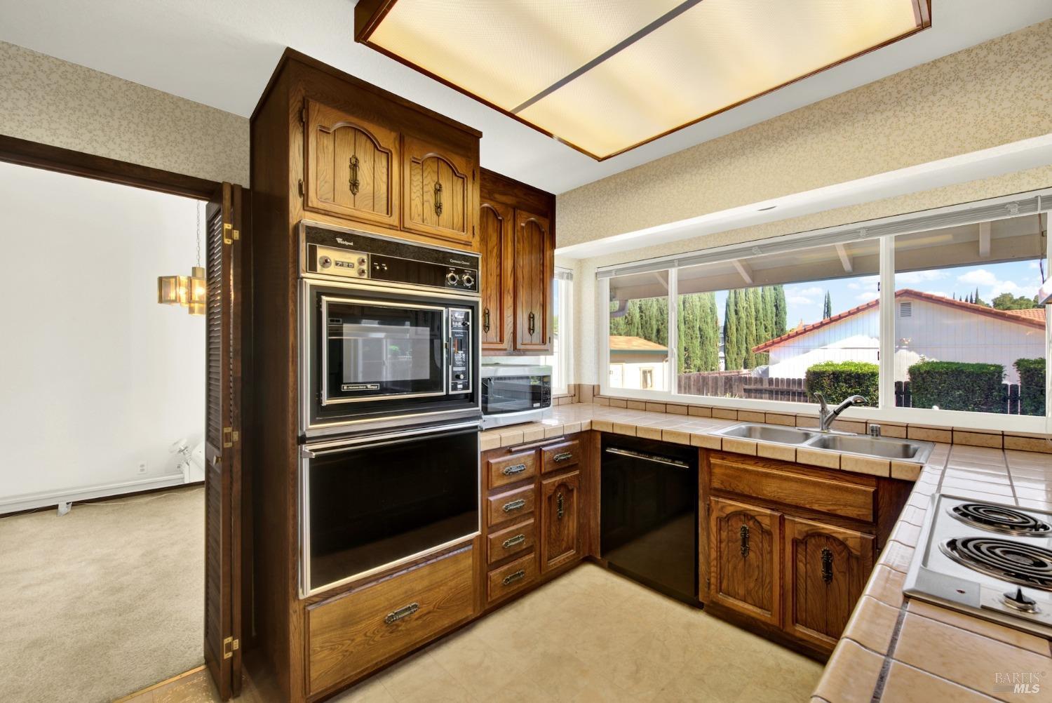 Detail Gallery Image 20 of 68 For 155 Quietwood Dr, Vacaville,  CA 95688 - 4 Beds | 2/1 Baths