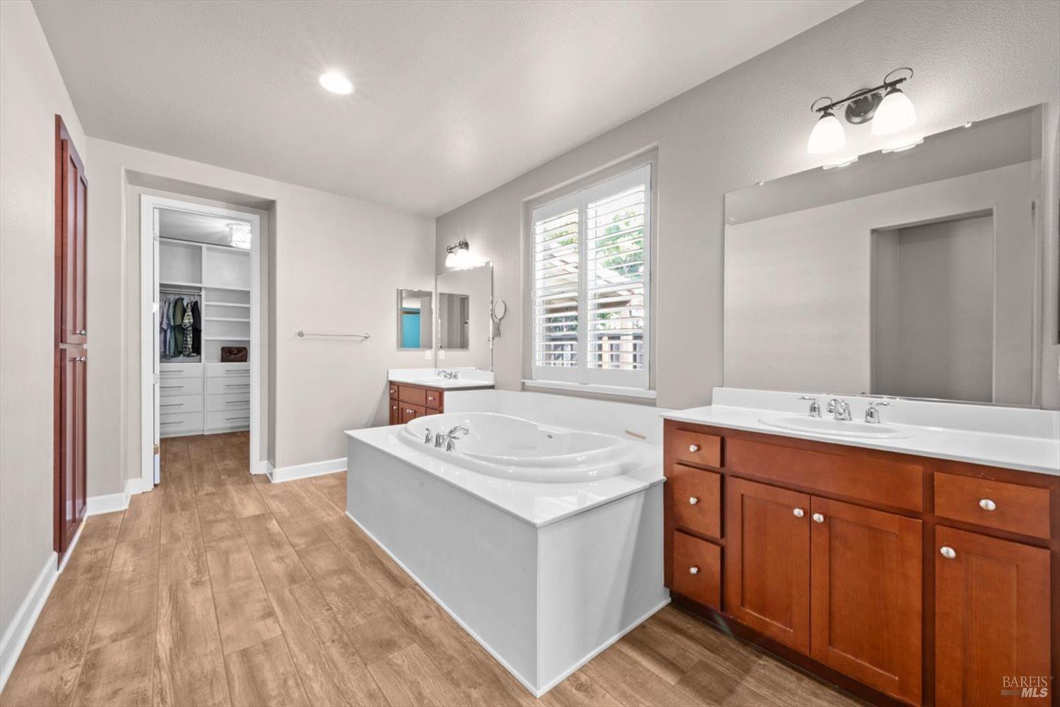 Detail Gallery Image 37 of 77 For 502 Longwood Pl, Vacaville,  CA 95688 - 3 Beds | 3/1 Baths