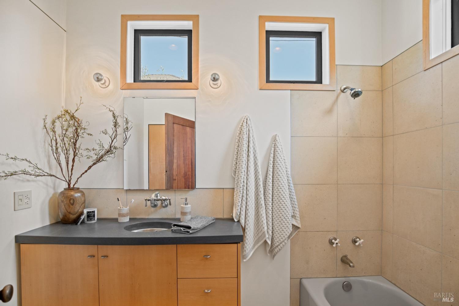 Detail Gallery Image 15 of 47 For 623 3rd St, Napa,  CA 94559 - 2 Beds | 2 Baths