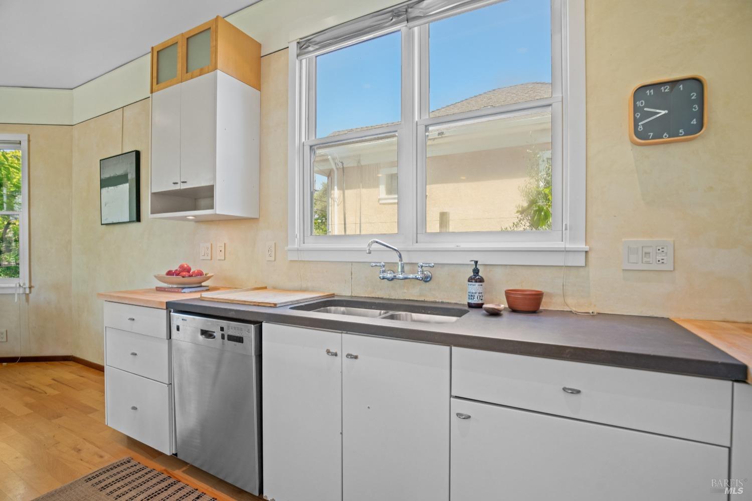 Detail Gallery Image 12 of 47 For 623 3rd St, Napa,  CA 94559 - 2 Beds | 2 Baths