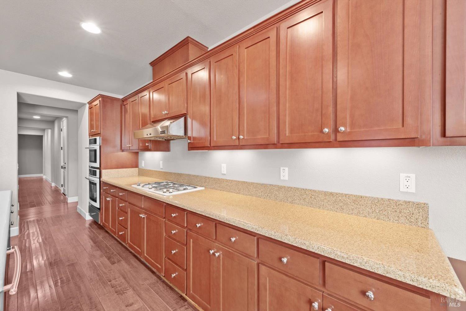 Detail Gallery Image 26 of 77 For 502 Longwood Pl, Vacaville,  CA 95688 - 3 Beds | 3/1 Baths