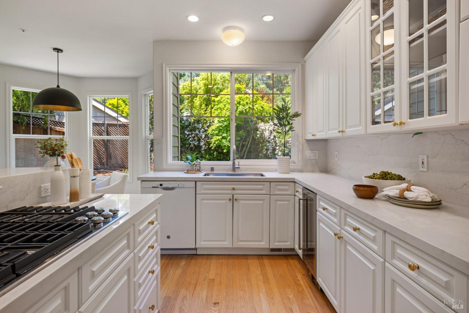 Detail Gallery Image 12 of 35 For 438 Laverne Ave, Mill Valley,  CA 94941 - 4 Beds | 3/1 Baths