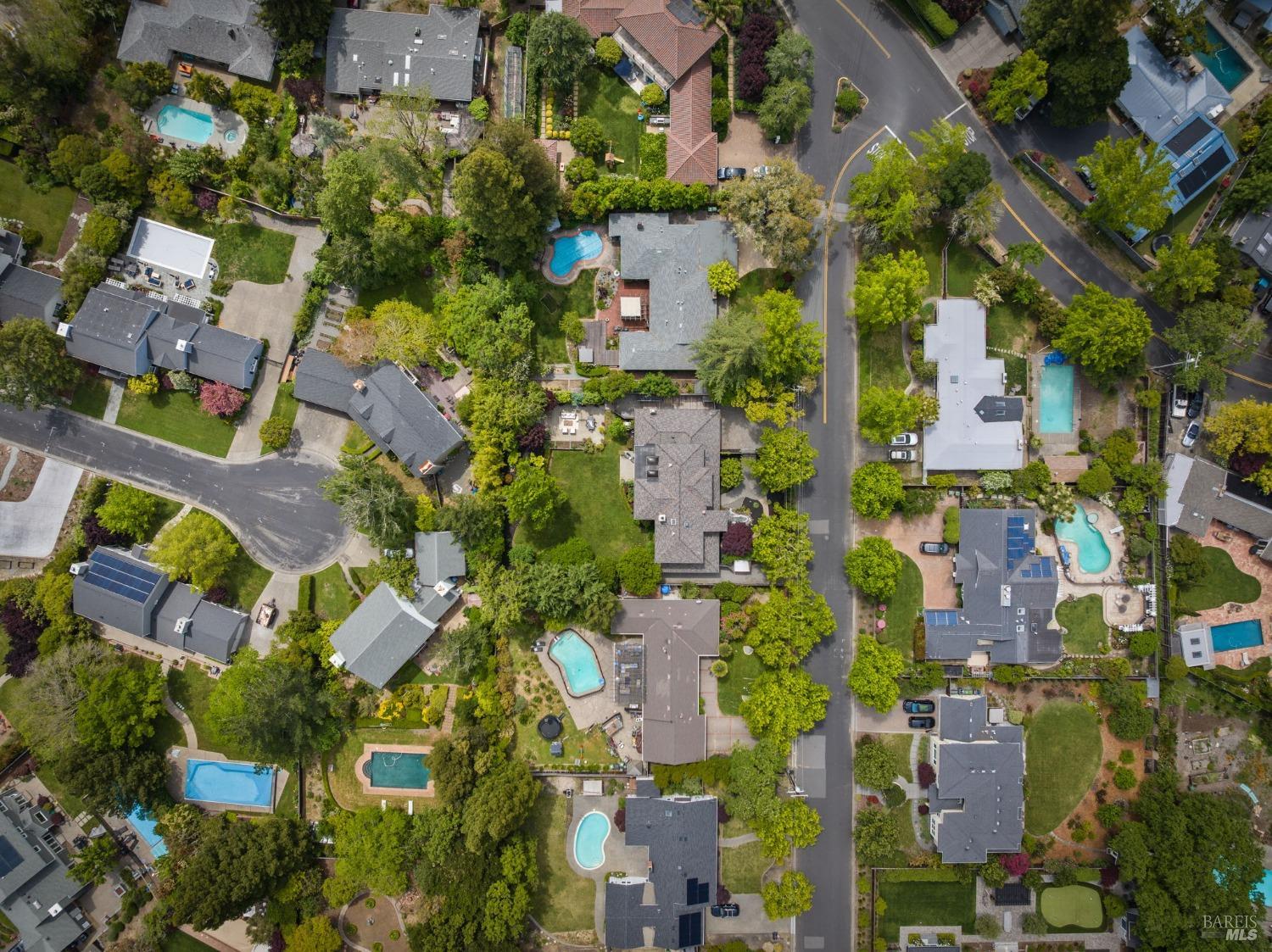 Detail Gallery Image 56 of 74 For 30 Tarry Rd, San Anselmo,  CA 94960 - 5 Beds | 3/1 Baths