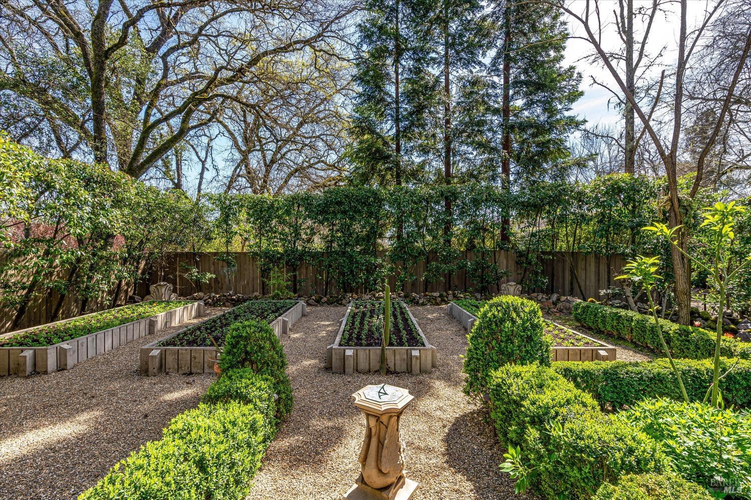 Detail Gallery Image 40 of 43 For 1095 Lodi Ln, Saint Helena,  CA 94574 - 3 Beds | 3/1 Baths