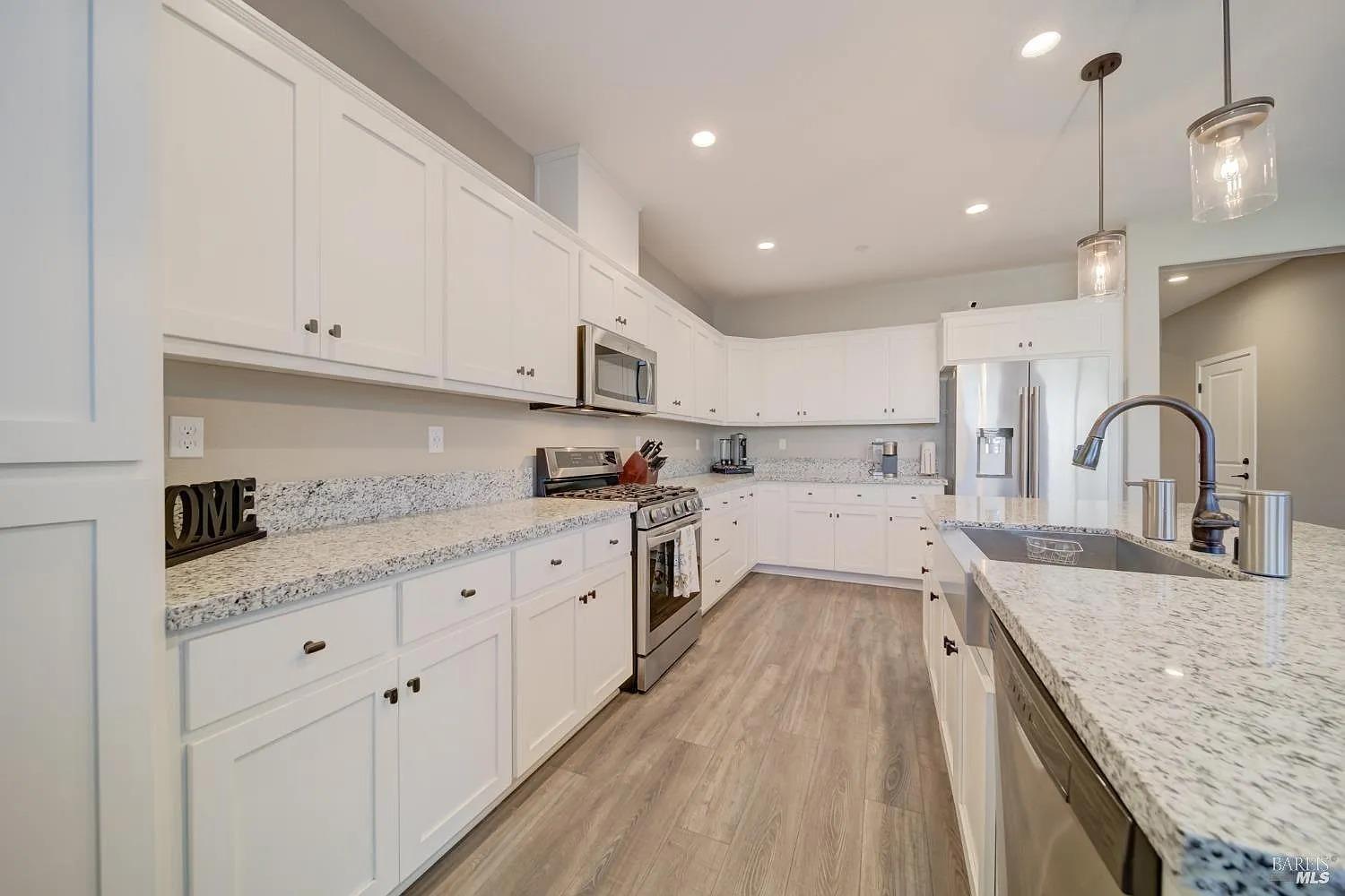 Detail Gallery Image 8 of 27 For 1344 Jamboree Dr, Fairfield,  CA 94533 - 4 Beds | 3 Baths