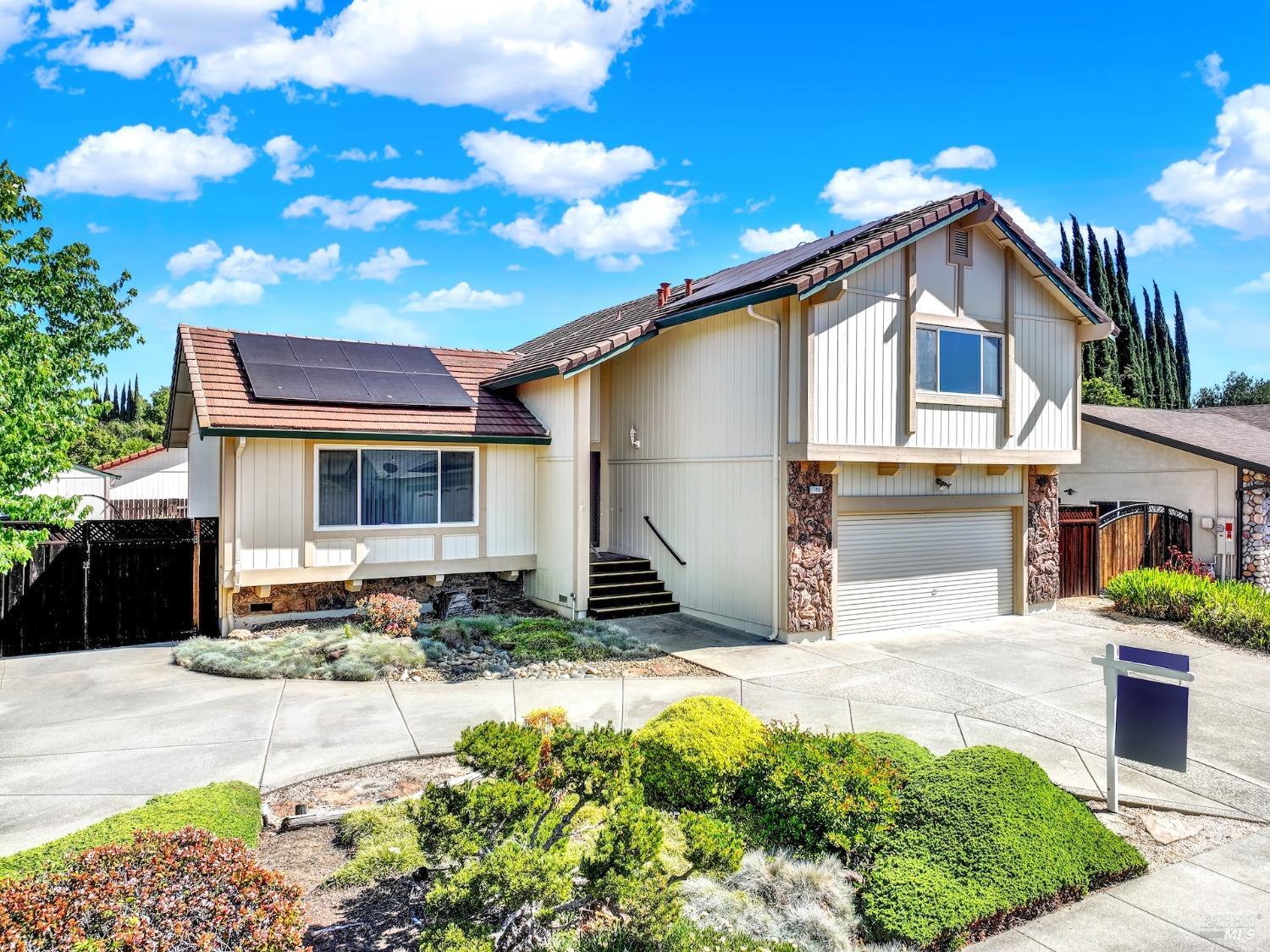 Detail Gallery Image 3 of 68 For 155 Quietwood Dr, Vacaville,  CA 95688 - 4 Beds | 2/1 Baths
