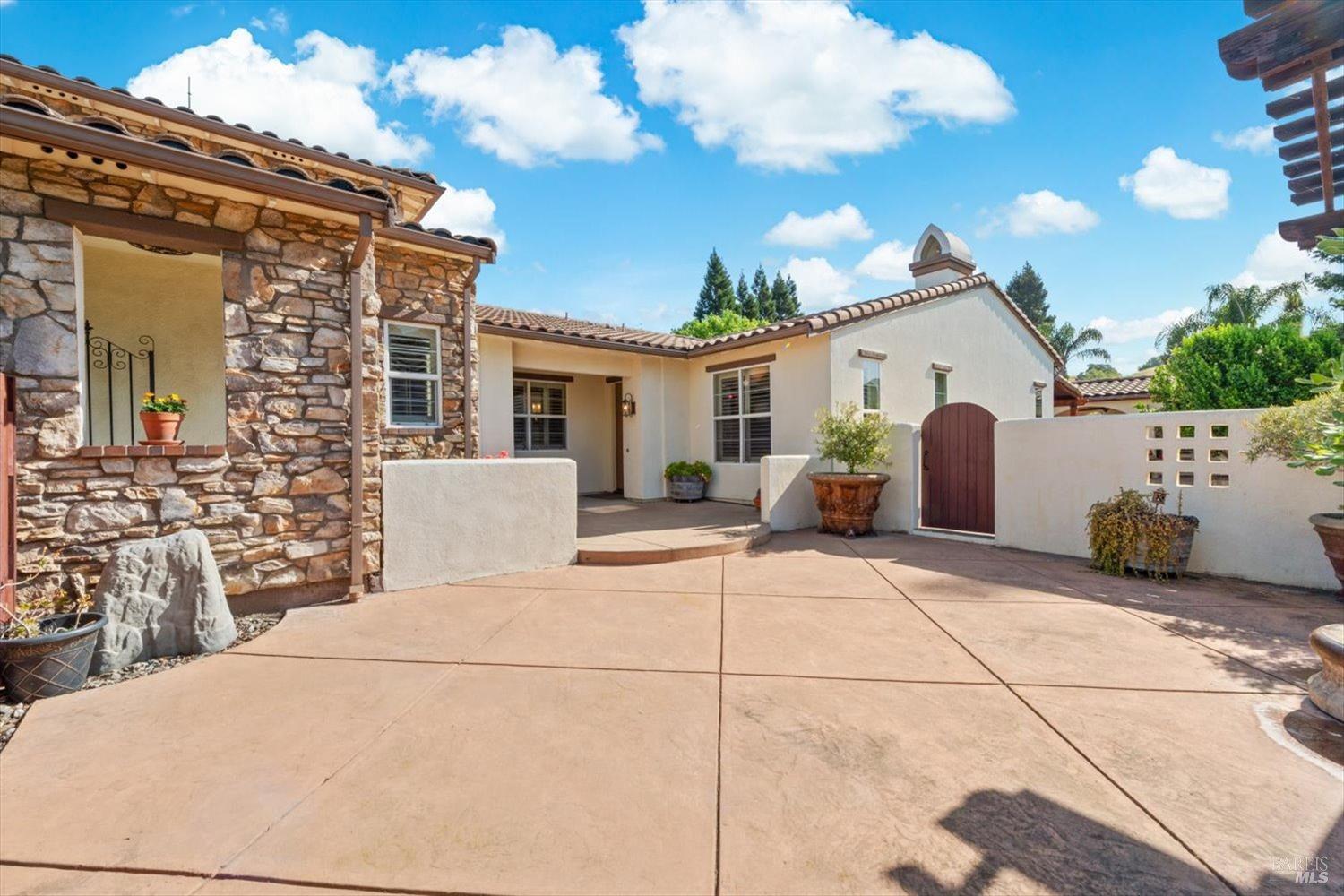 Detail Gallery Image 8 of 77 For 502 Longwood Pl, Vacaville,  CA 95688 - 3 Beds | 3/1 Baths