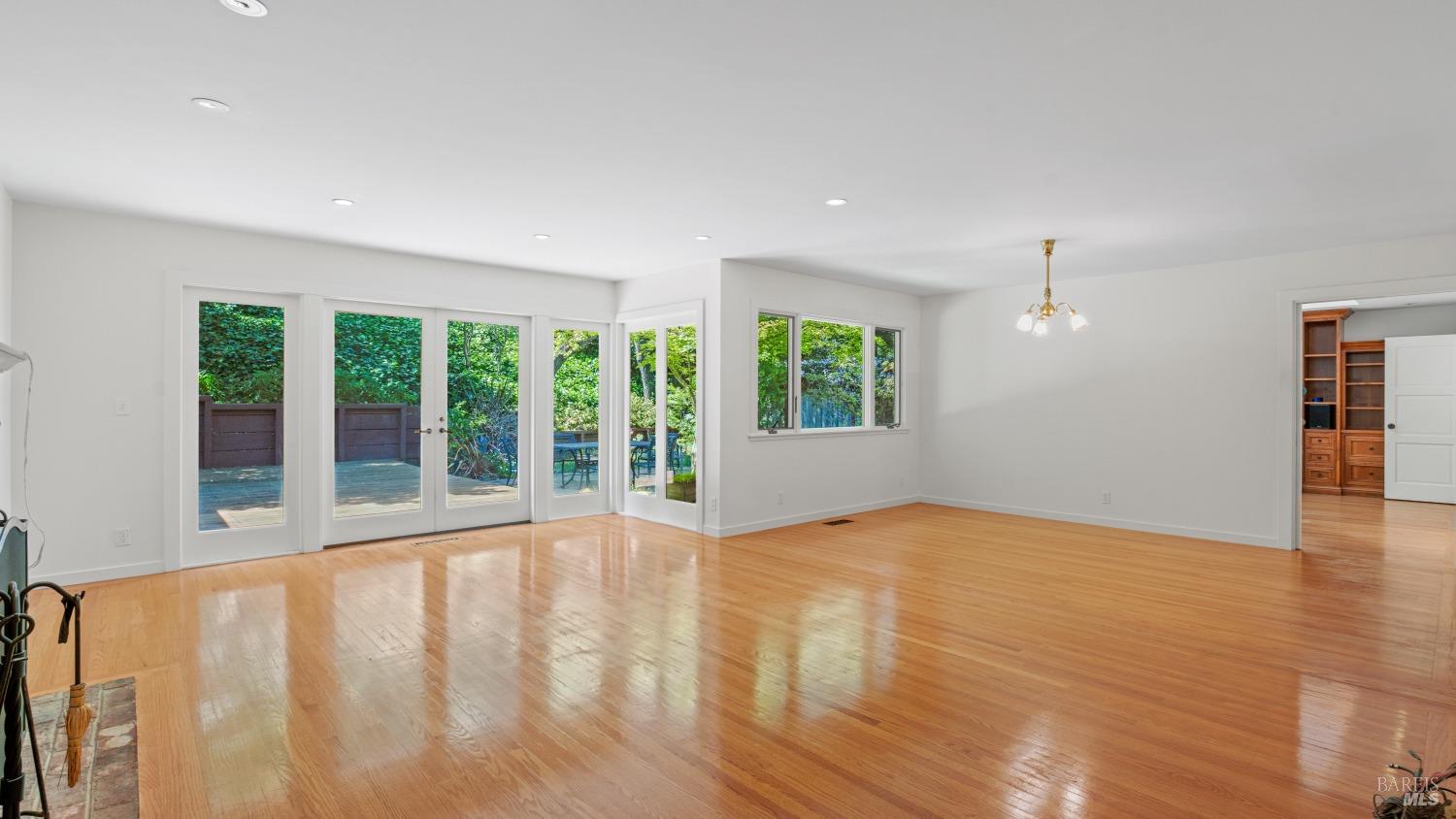 Detail Gallery Image 7 of 37 For 389 Mountain View Ave, San Rafael,  CA 94901 - 3 Beds | 2/1 Baths