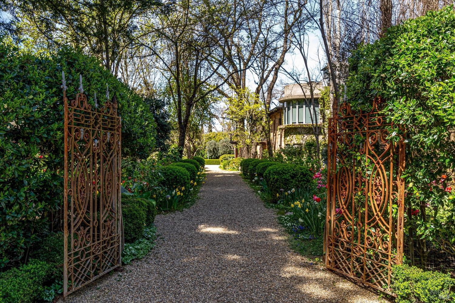 Detail Gallery Image 3 of 43 For 1095 Lodi Ln, Saint Helena,  CA 94574 - 3 Beds | 3/1 Baths