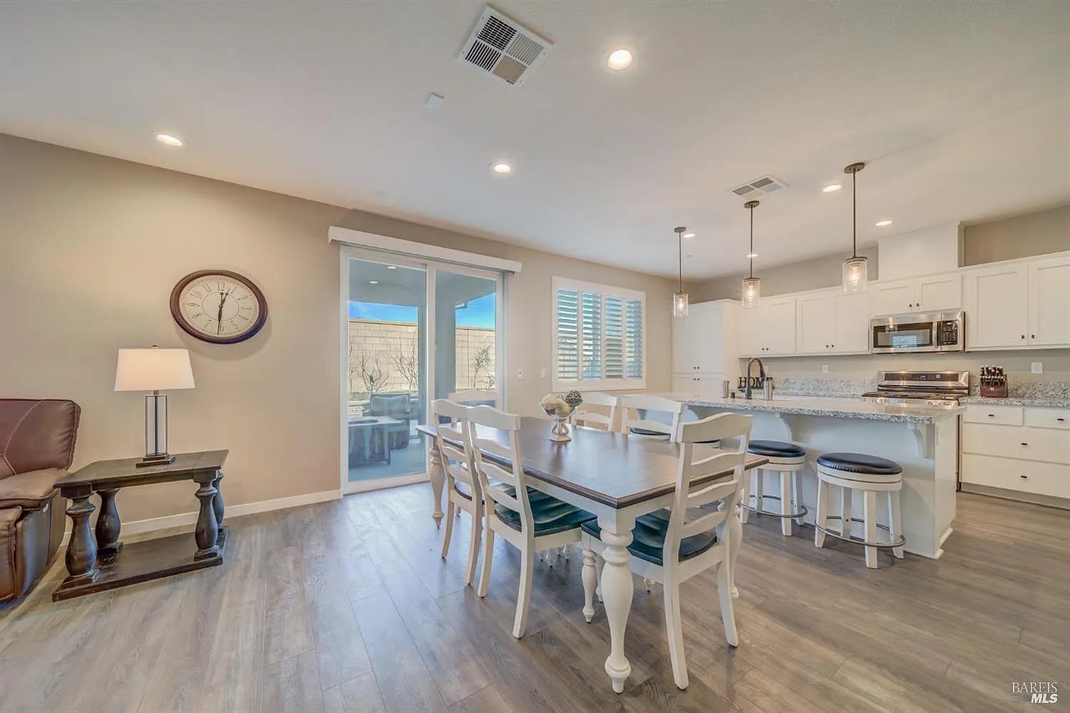 Detail Gallery Image 10 of 27 For 1344 Jamboree Dr, Fairfield,  CA 94533 - 4 Beds | 3 Baths