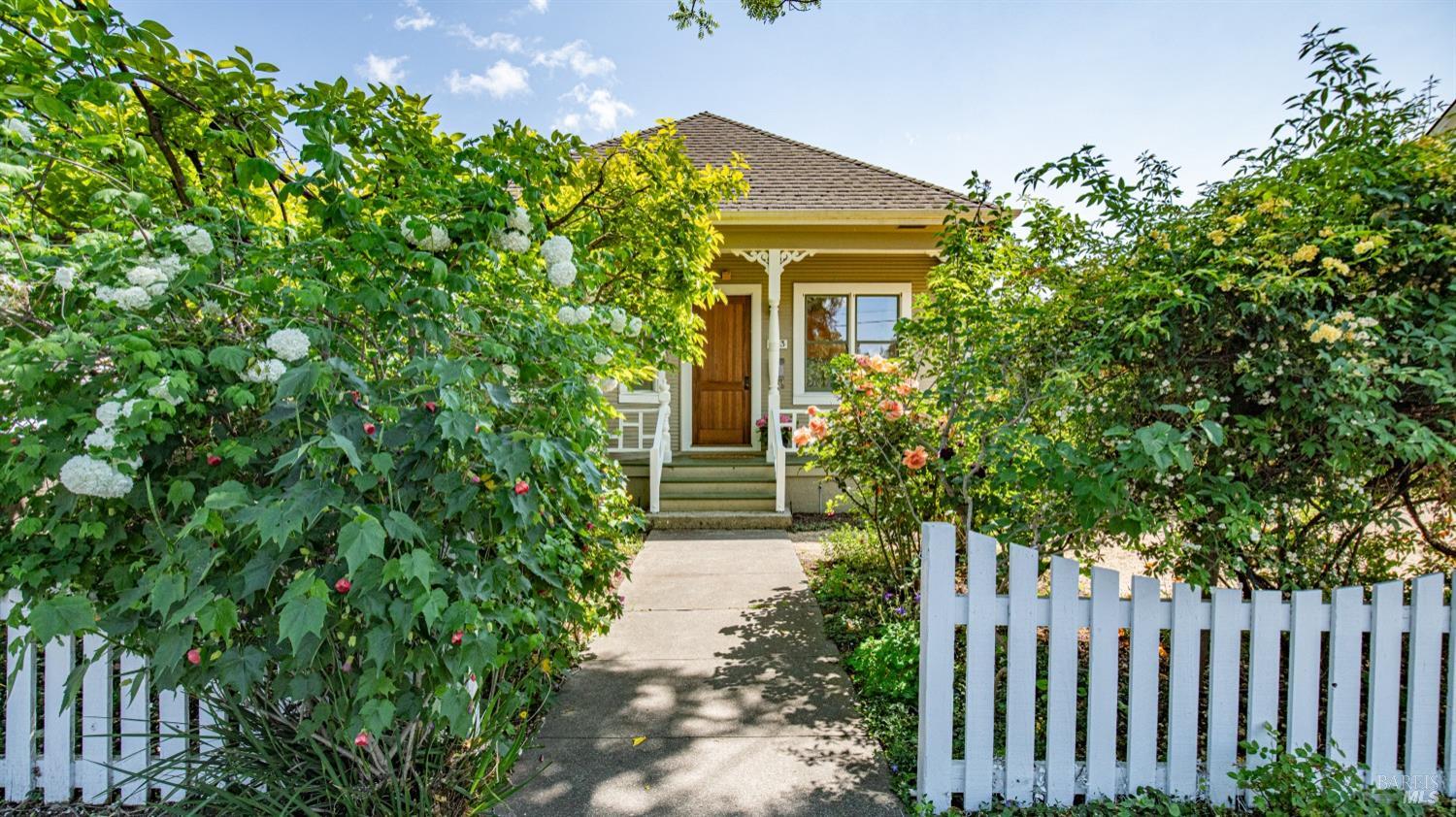 Detail Gallery Image 1 of 47 For 623 3rd St, Napa,  CA 94559 - 2 Beds | 2 Baths