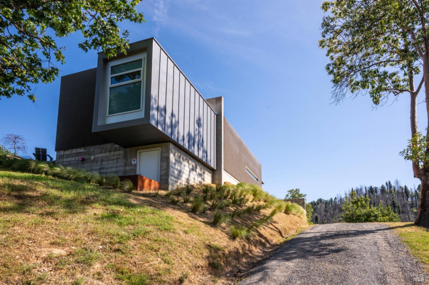 Detail Gallery Image 2 of 44 For 8909 Mill Creek Rd, Healdsburg,  CA 95448 - 2 Beds | 2 Baths