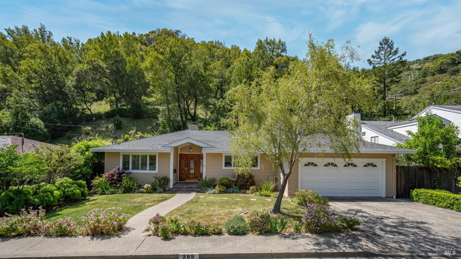 Detail Gallery Image 2 of 37 For 389 Mountain View Ave, San Rafael,  CA 94901 - 3 Beds | 2/1 Baths