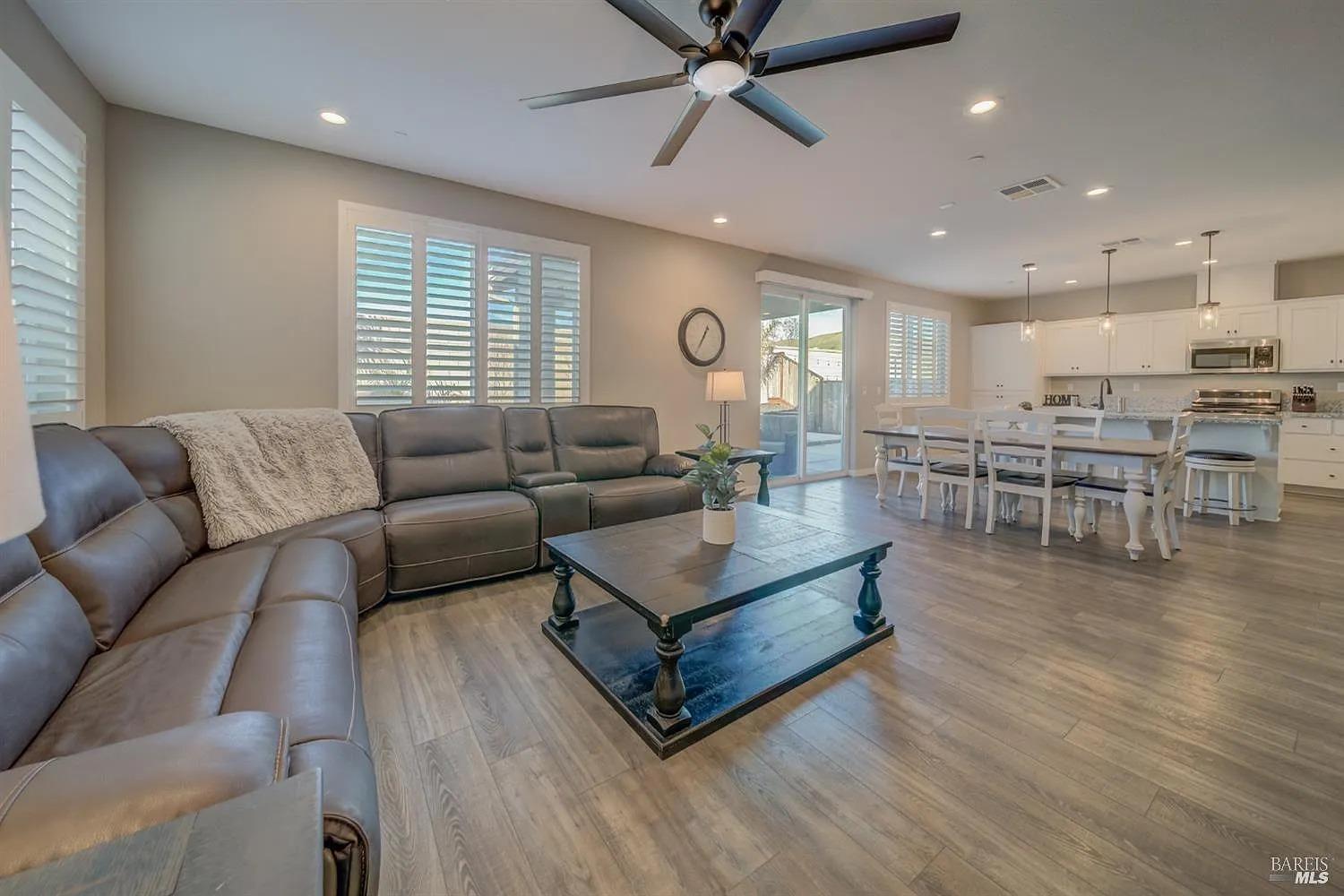 Detail Gallery Image 12 of 27 For 1344 Jamboree Dr, Fairfield,  CA 94533 - 4 Beds | 3 Baths
