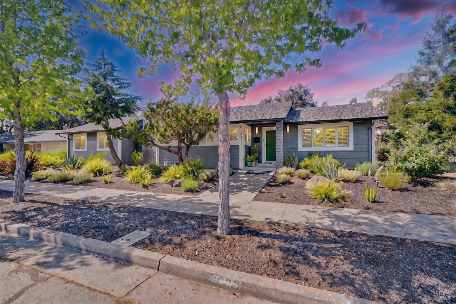 Detail Gallery Image 1 of 38 For 4897 Hoen Ave, Santa Rosa,  CA 95405 - 3 Beds | 2 Baths