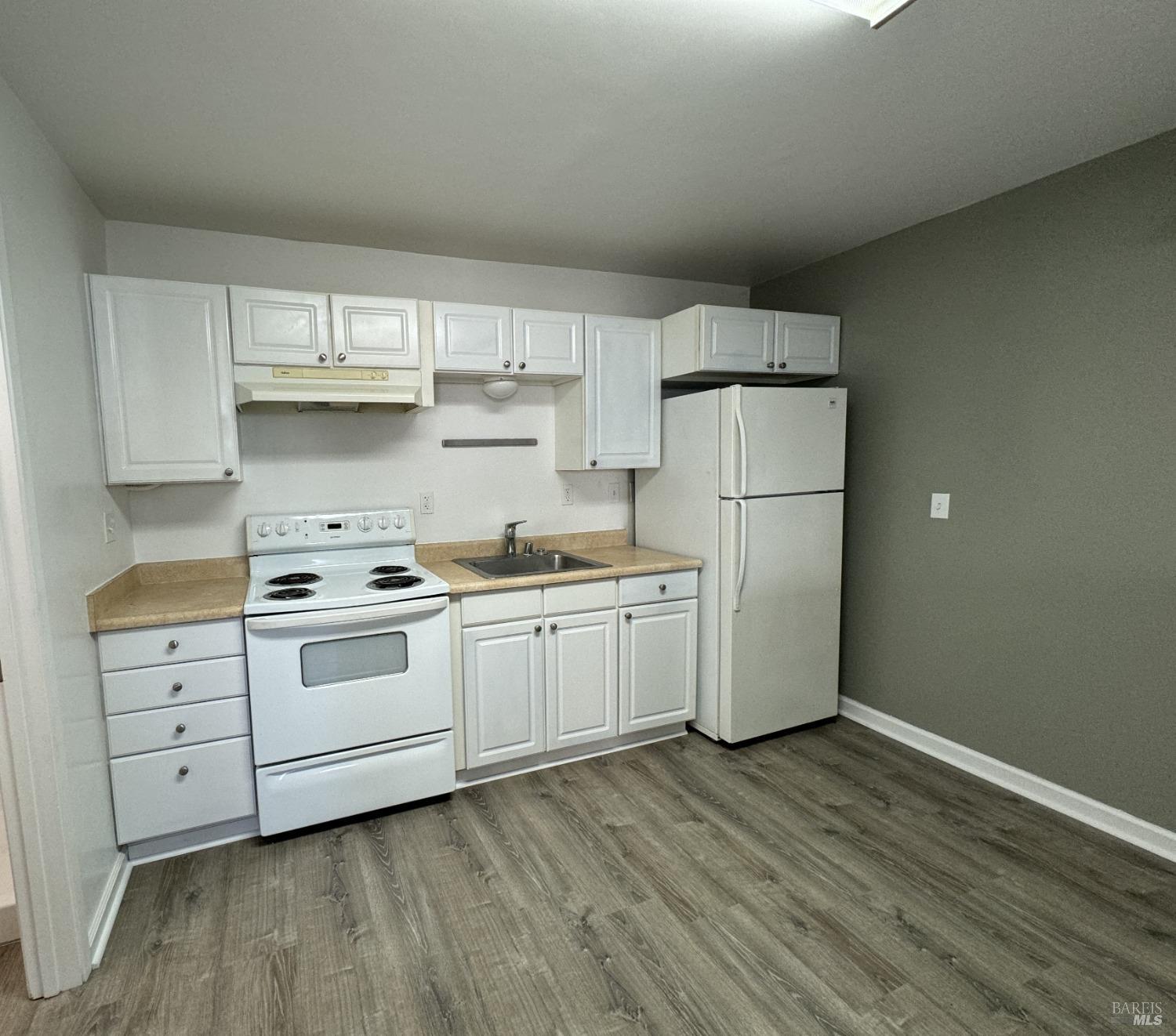 Detail Gallery Image 4 of 6 For 111 Larkspur St, San Rafael,  CA 94901 - – Beds | – Baths