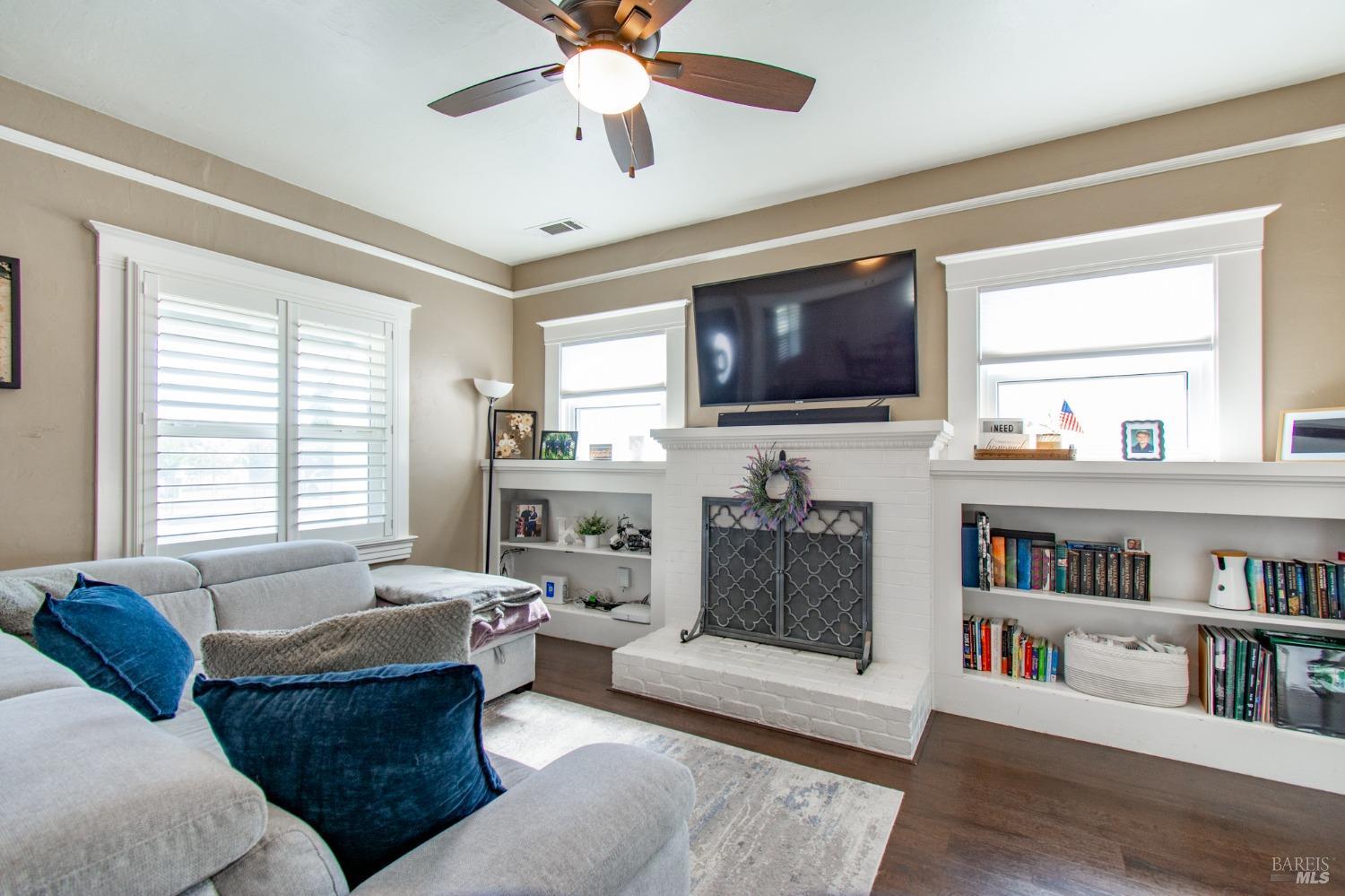 Detail Gallery Image 3 of 25 For 231 E Mayes St, Dixon,  CA 95620 - 3 Beds | 1/1 Baths