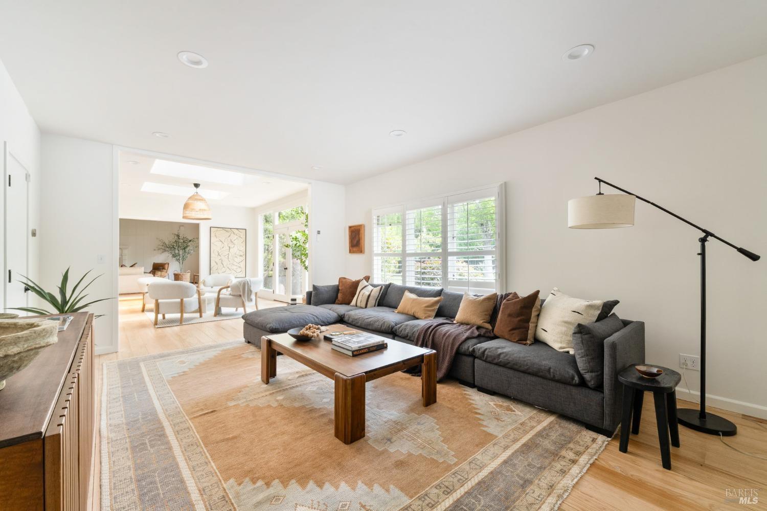 Detail Gallery Image 14 of 74 For 30 Tarry Rd, San Anselmo,  CA 94960 - 5 Beds | 3/1 Baths