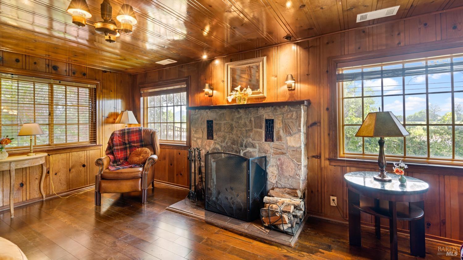 Detail Gallery Image 9 of 59 For 2267 Westside Rd, Healdsburg,  CA 95448 - 2 Beds | 2 Baths