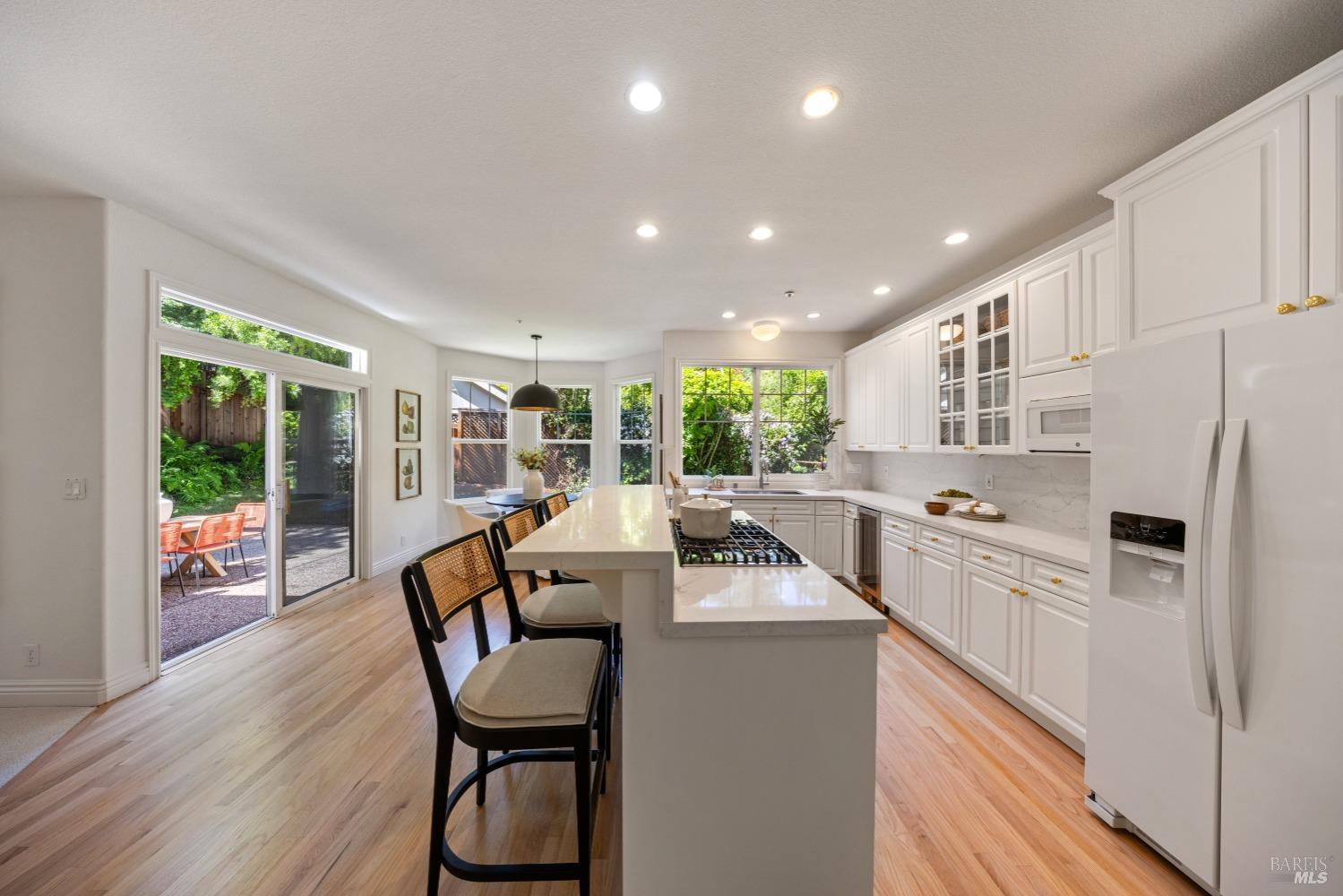 Detail Gallery Image 11 of 35 For 438 Laverne Ave, Mill Valley,  CA 94941 - 4 Beds | 3/1 Baths