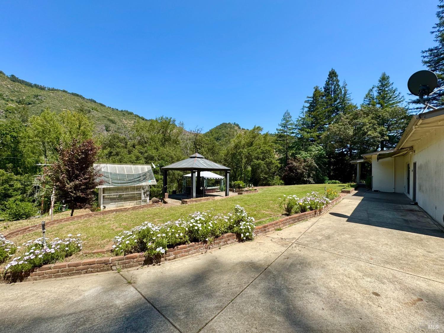 Detail Gallery Image 12 of 46 For 4511 Dry Creek Rd, Napa,  CA 94558 - 3 Beds | 2 Baths