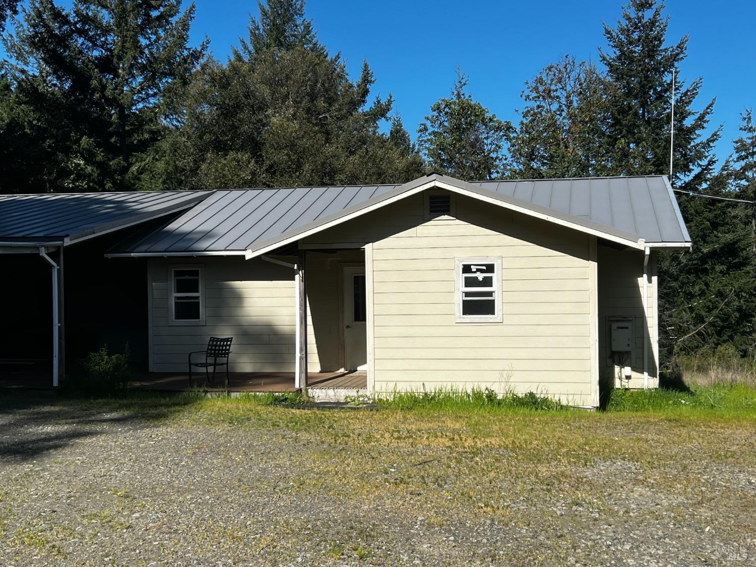 Detail Gallery Image 5 of 39 For 3761 E Blue Rock Rd, Garberville,  CA 95542 - 3 Beds | 2 Baths