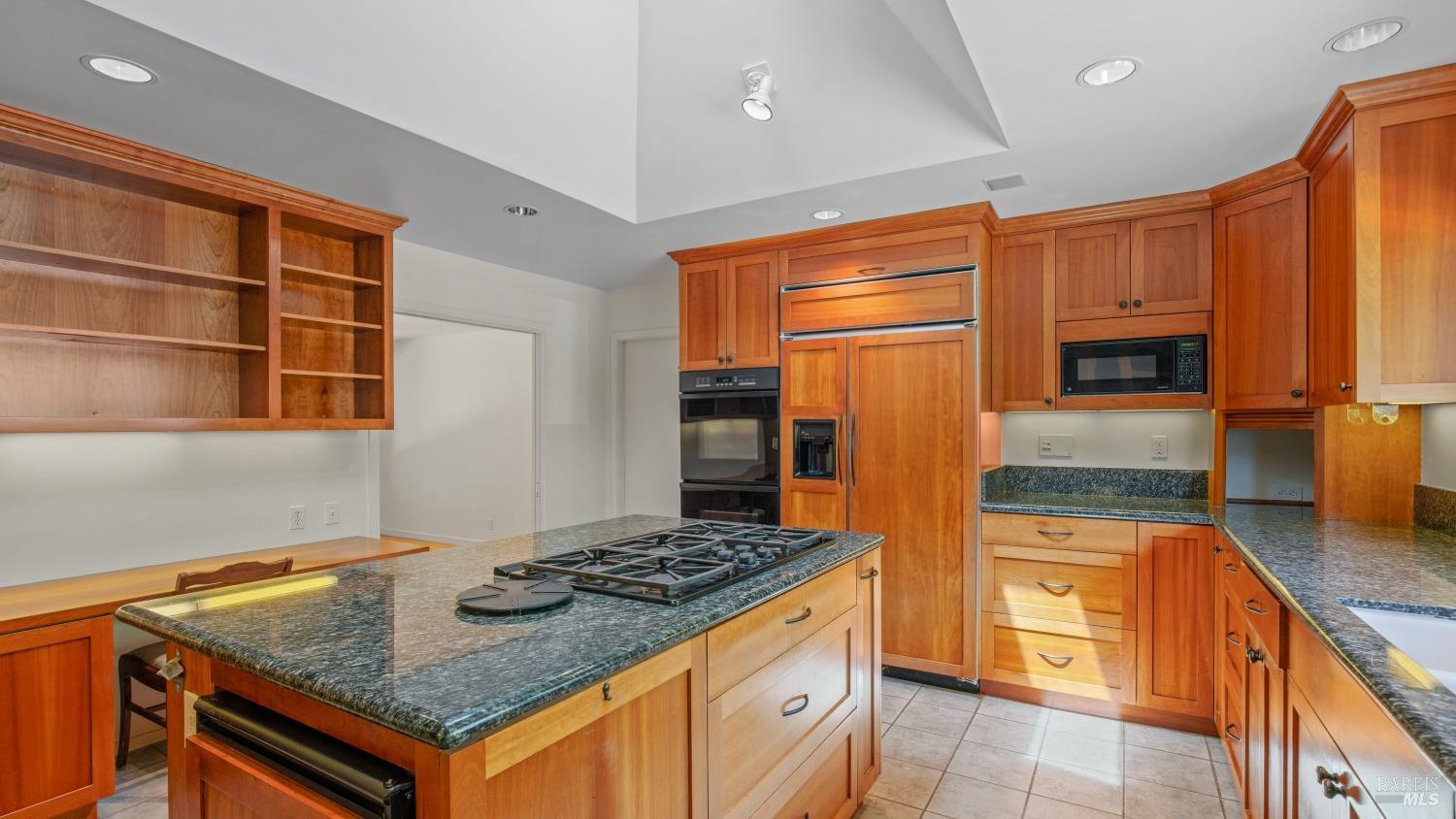 Detail Gallery Image 16 of 37 For 389 Mountain View Ave, San Rafael,  CA 94901 - 3 Beds | 2/1 Baths