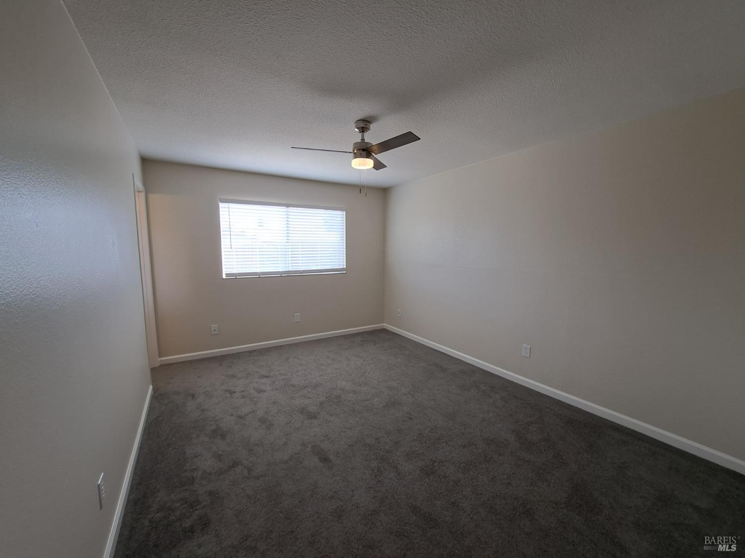 Detail Gallery Image 14 of 20 For 1161 Bedford Way, Vacaville,  CA 95687 - 3 Beds | 2 Baths