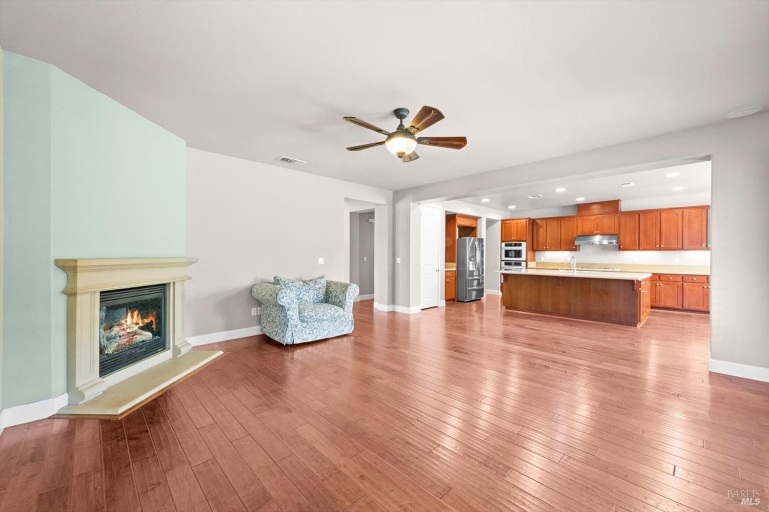 Detail Gallery Image 19 of 77 For 502 Longwood Pl, Vacaville,  CA 95688 - 3 Beds | 3/1 Baths