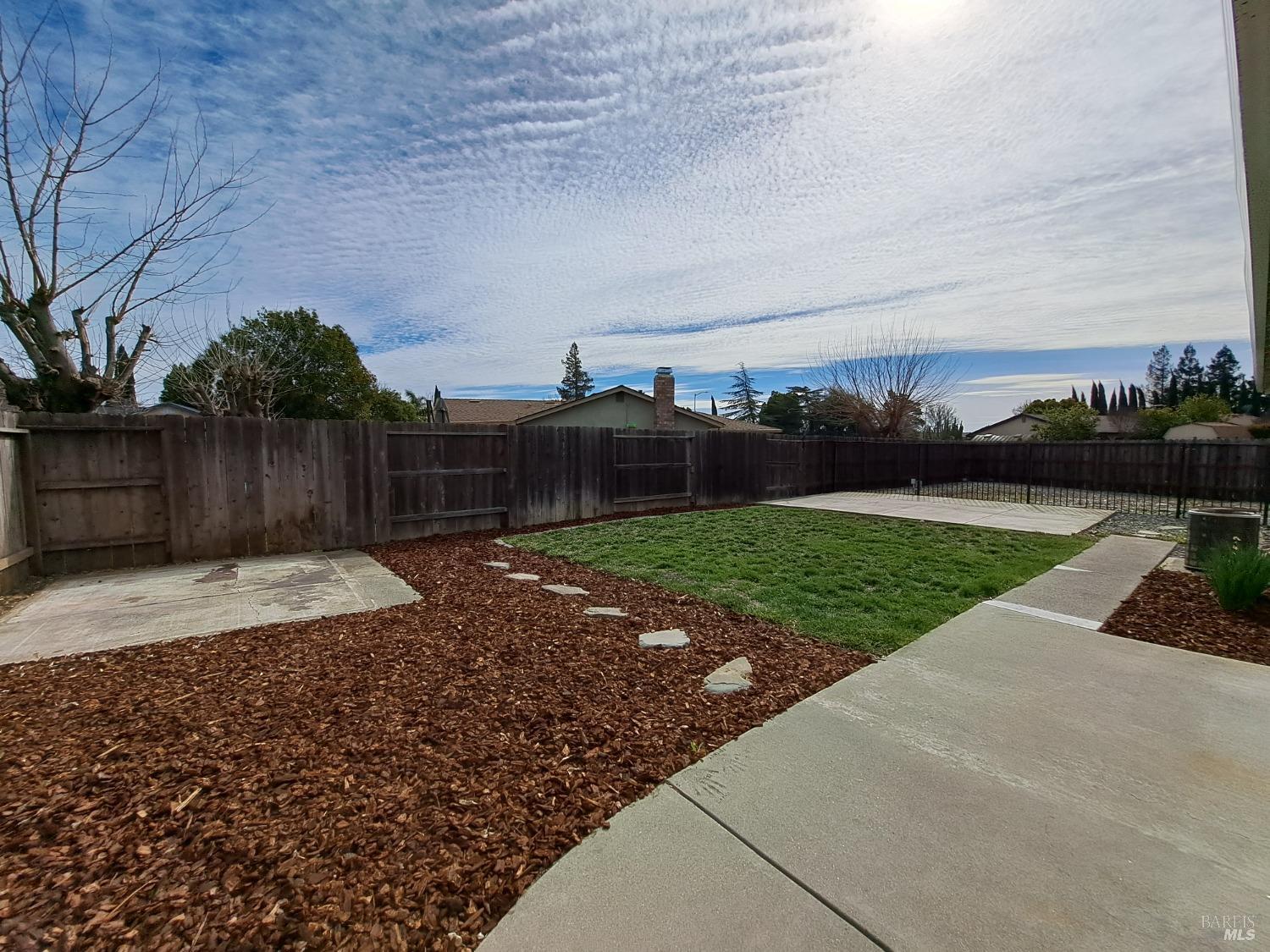 Detail Gallery Image 18 of 20 For 1161 Bedford Way, Vacaville,  CA 95687 - 3 Beds | 2 Baths