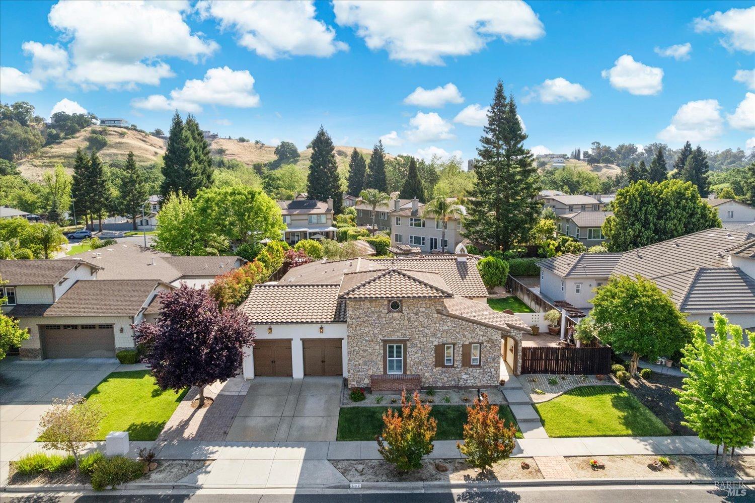 Detail Gallery Image 1 of 77 For 502 Longwood Pl, Vacaville,  CA 95688 - 3 Beds | 3/1 Baths