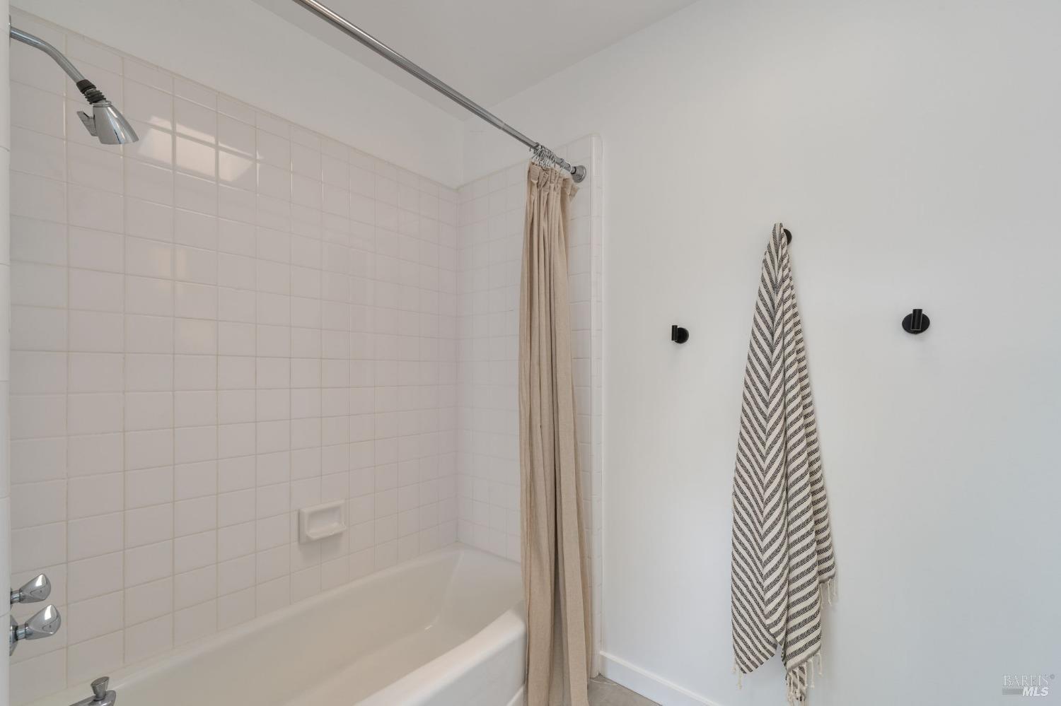 Detail Gallery Image 38 of 74 For 30 Tarry Rd, San Anselmo,  CA 94960 - 5 Beds | 3/1 Baths