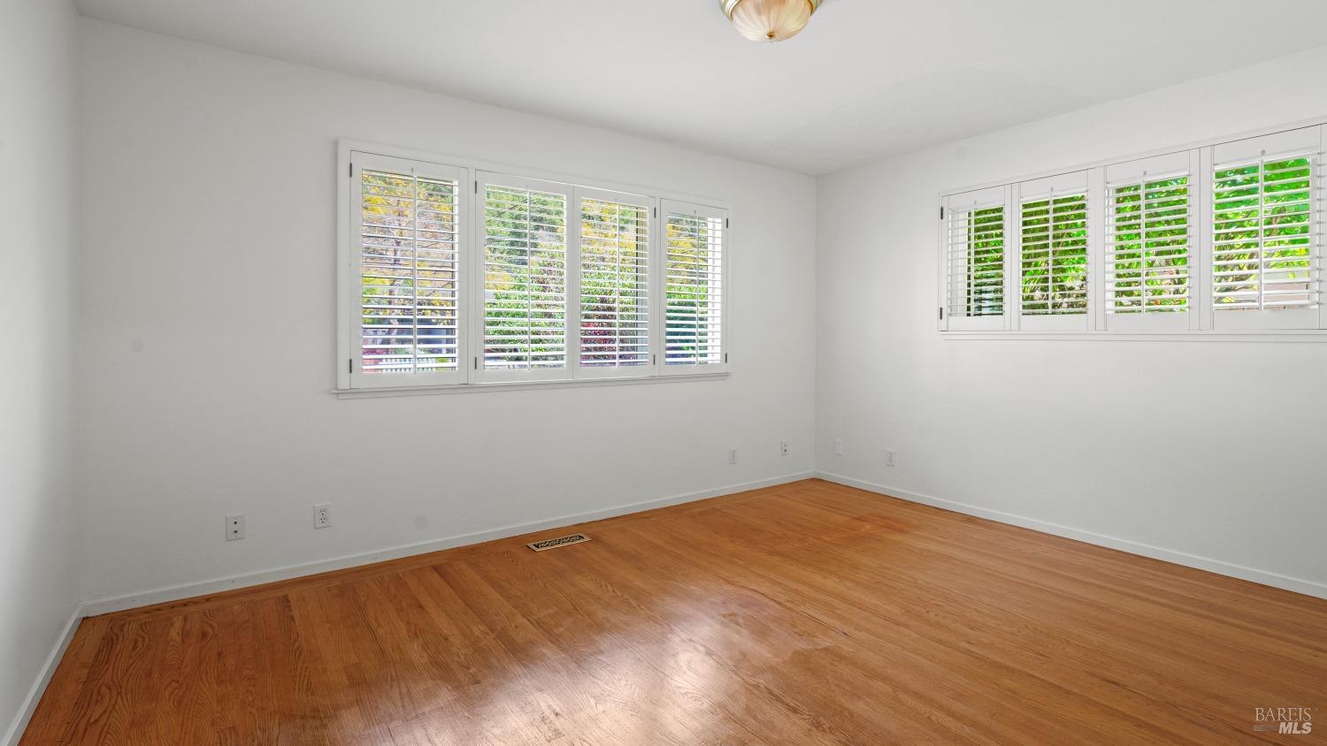 Detail Gallery Image 20 of 37 For 389 Mountain View Ave, San Rafael,  CA 94901 - 3 Beds | 2/1 Baths