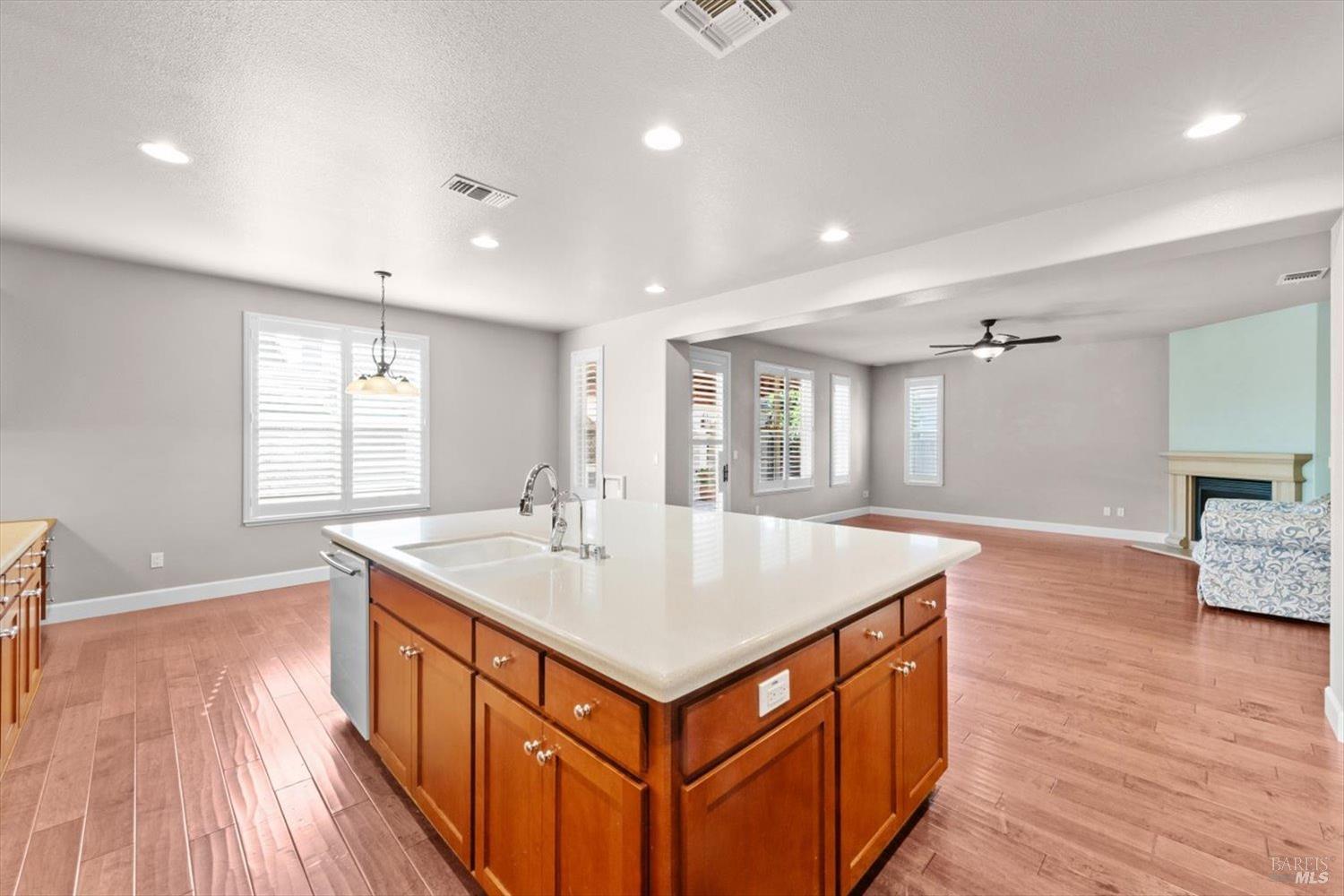 Detail Gallery Image 28 of 77 For 502 Longwood Pl, Vacaville,  CA 95688 - 3 Beds | 3/1 Baths