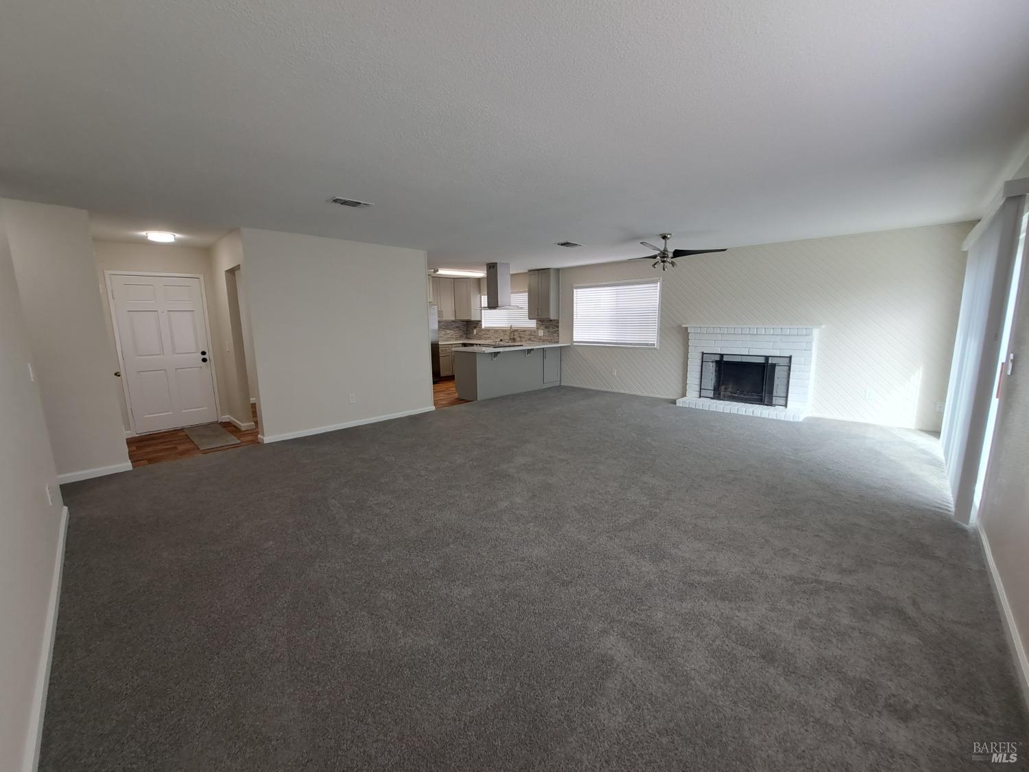 Detail Gallery Image 7 of 20 For 1161 Bedford Way, Vacaville,  CA 95687 - 3 Beds | 2 Baths