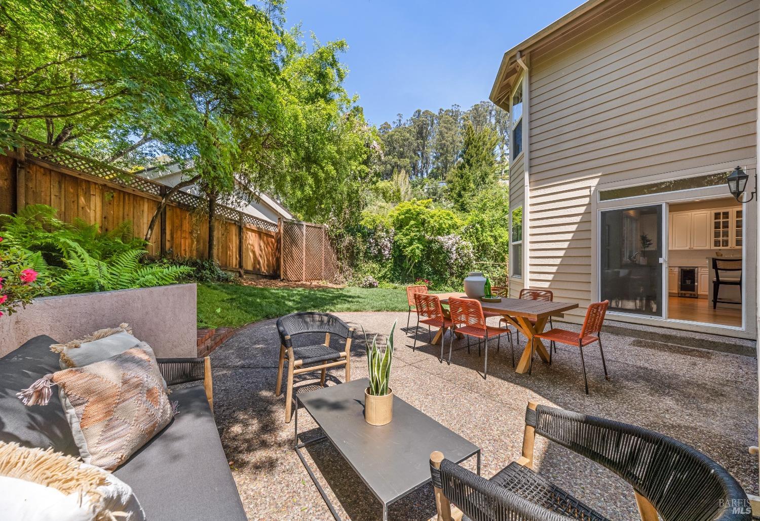 Detail Gallery Image 30 of 35 For 438 Laverne Ave, Mill Valley,  CA 94941 - 4 Beds | 3/1 Baths
