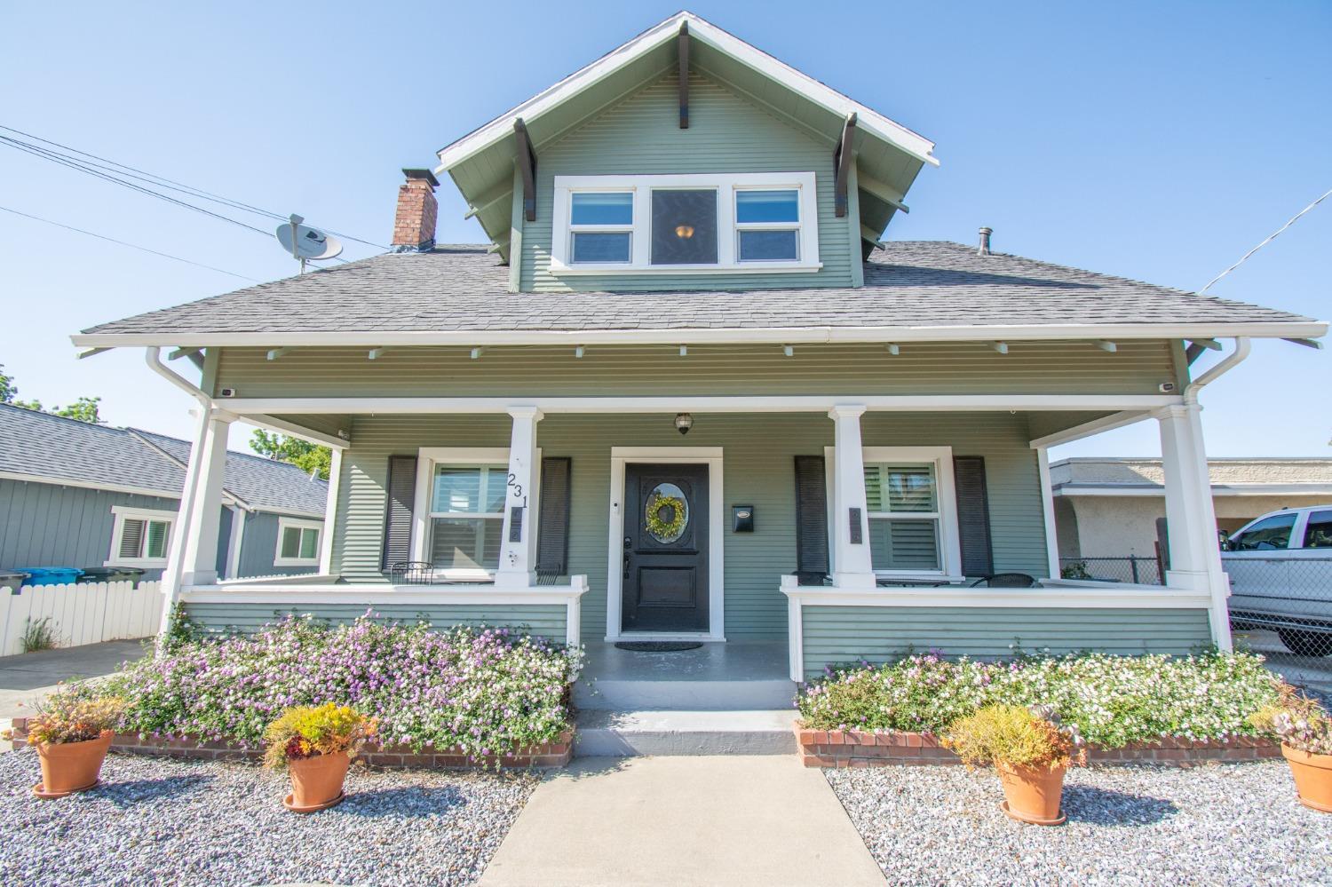 Detail Gallery Image 1 of 25 For 231 E Mayes St, Dixon,  CA 95620 - 3 Beds | 1/1 Baths