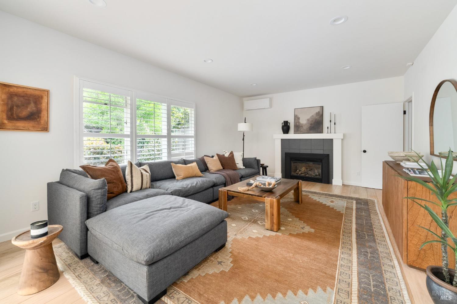 Detail Gallery Image 13 of 74 For 30 Tarry Rd, San Anselmo,  CA 94960 - 5 Beds | 3/1 Baths