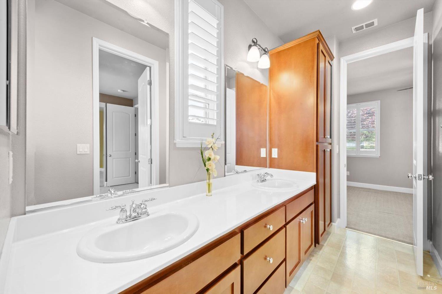 Detail Gallery Image 52 of 77 For 502 Longwood Pl, Vacaville,  CA 95688 - 3 Beds | 3/1 Baths