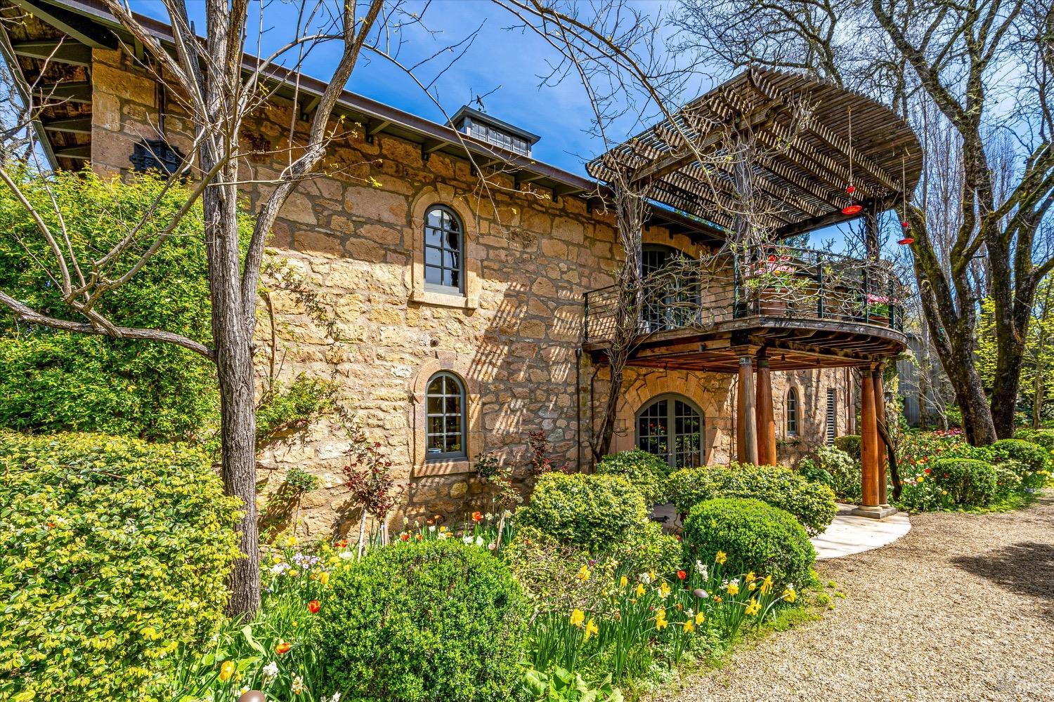Detail Gallery Image 4 of 43 For 1095 Lodi Ln, Saint Helena,  CA 94574 - 3 Beds | 3/1 Baths