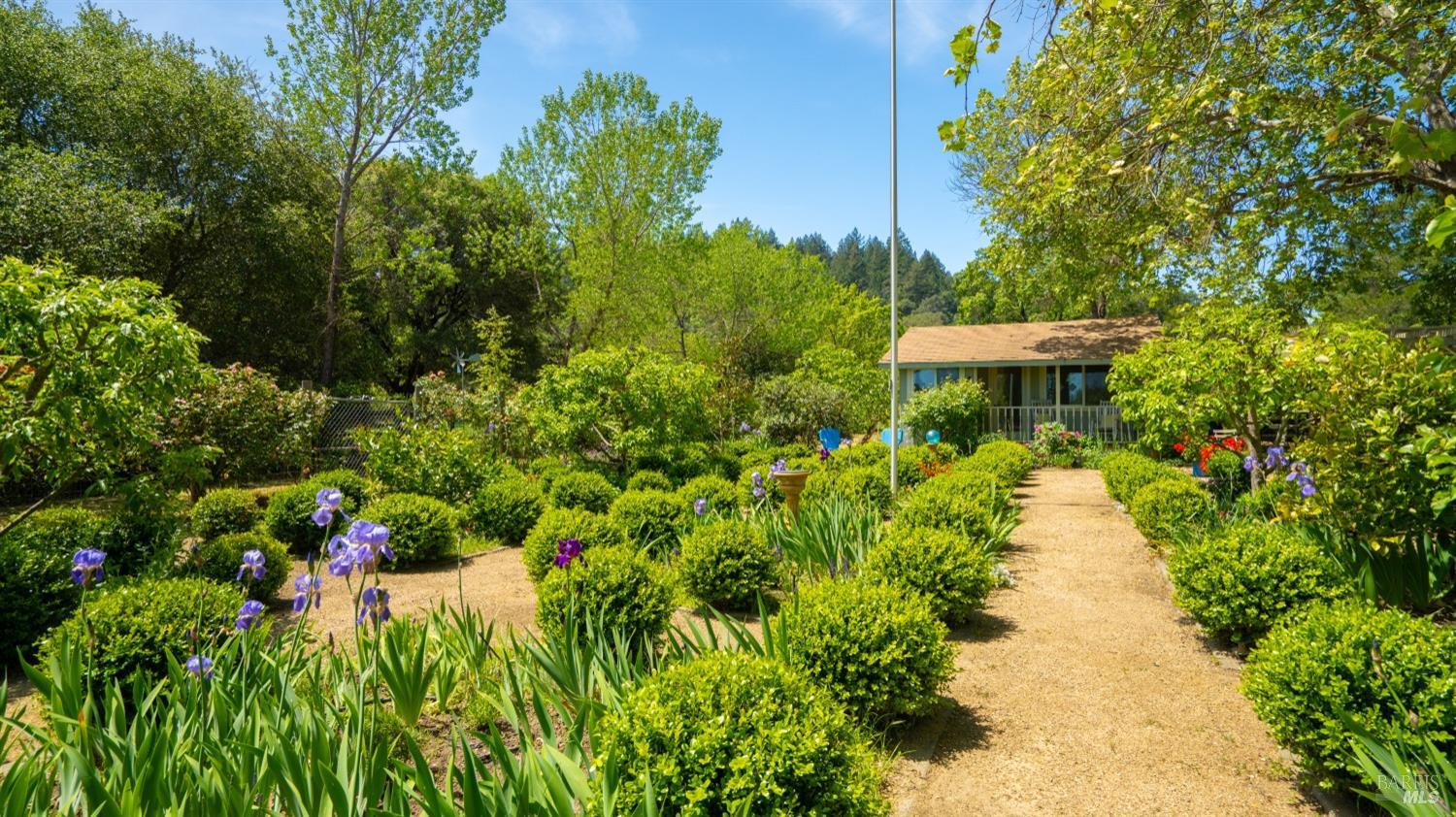 Detail Gallery Image 40 of 59 For 2267 Westside Rd, Healdsburg,  CA 95448 - 2 Beds | 2 Baths
