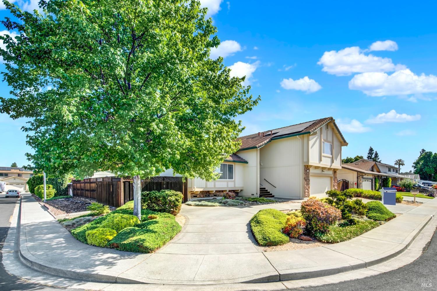Detail Gallery Image 5 of 68 For 155 Quietwood Dr, Vacaville,  CA 95688 - 4 Beds | 2/1 Baths