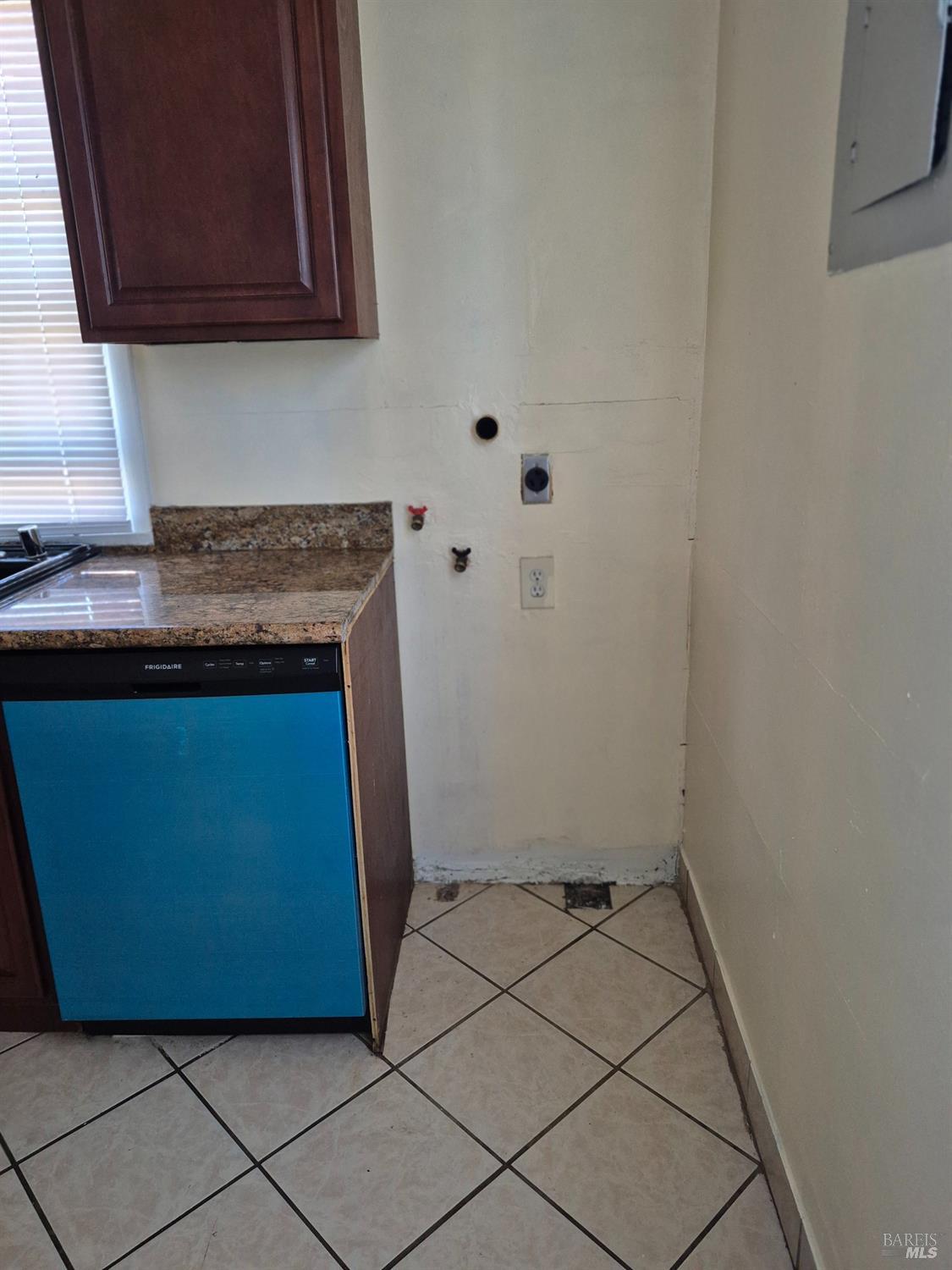 Detail Gallery Image 11 of 15 For 2269 Sacramento St, Vallejo,  CA 94590 - 3 Beds | 1 Baths