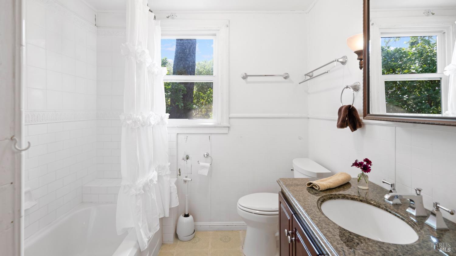 Detail Gallery Image 24 of 59 For 2267 Westside Rd, Healdsburg,  CA 95448 - 2 Beds | 2 Baths