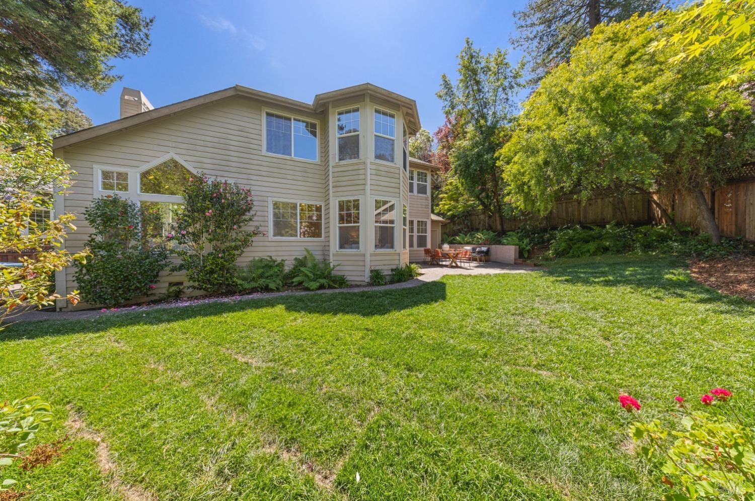 Detail Gallery Image 27 of 35 For 438 Laverne Ave, Mill Valley,  CA 94941 - 4 Beds | 3/1 Baths