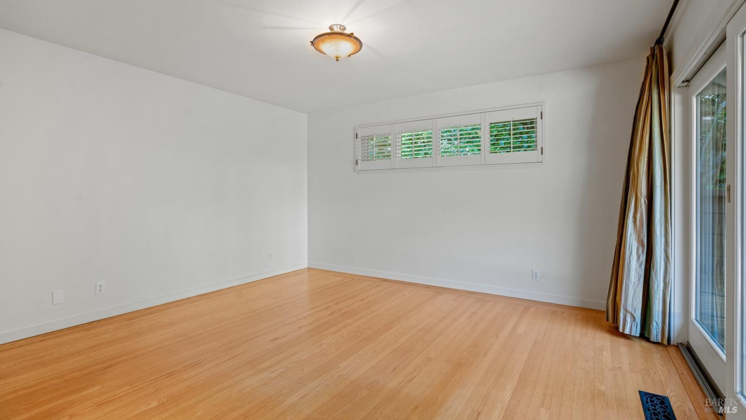 Detail Gallery Image 24 of 37 For 389 Mountain View Ave, San Rafael,  CA 94901 - 3 Beds | 2/1 Baths