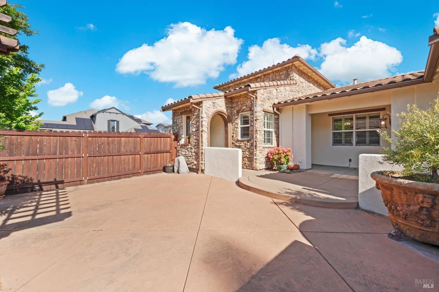 Detail Gallery Image 9 of 77 For 502 Longwood Pl, Vacaville,  CA 95688 - 3 Beds | 3/1 Baths